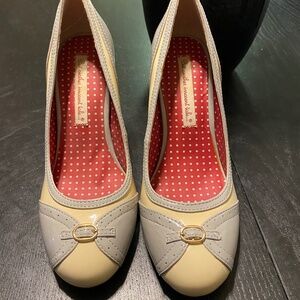 BAIT grey/white vintage heels